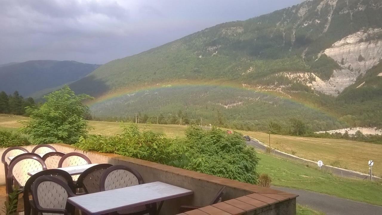 مبيت وإفطار Saint-André-les-Alpes Mas Du Colombier المظهر الخارجي الصورة